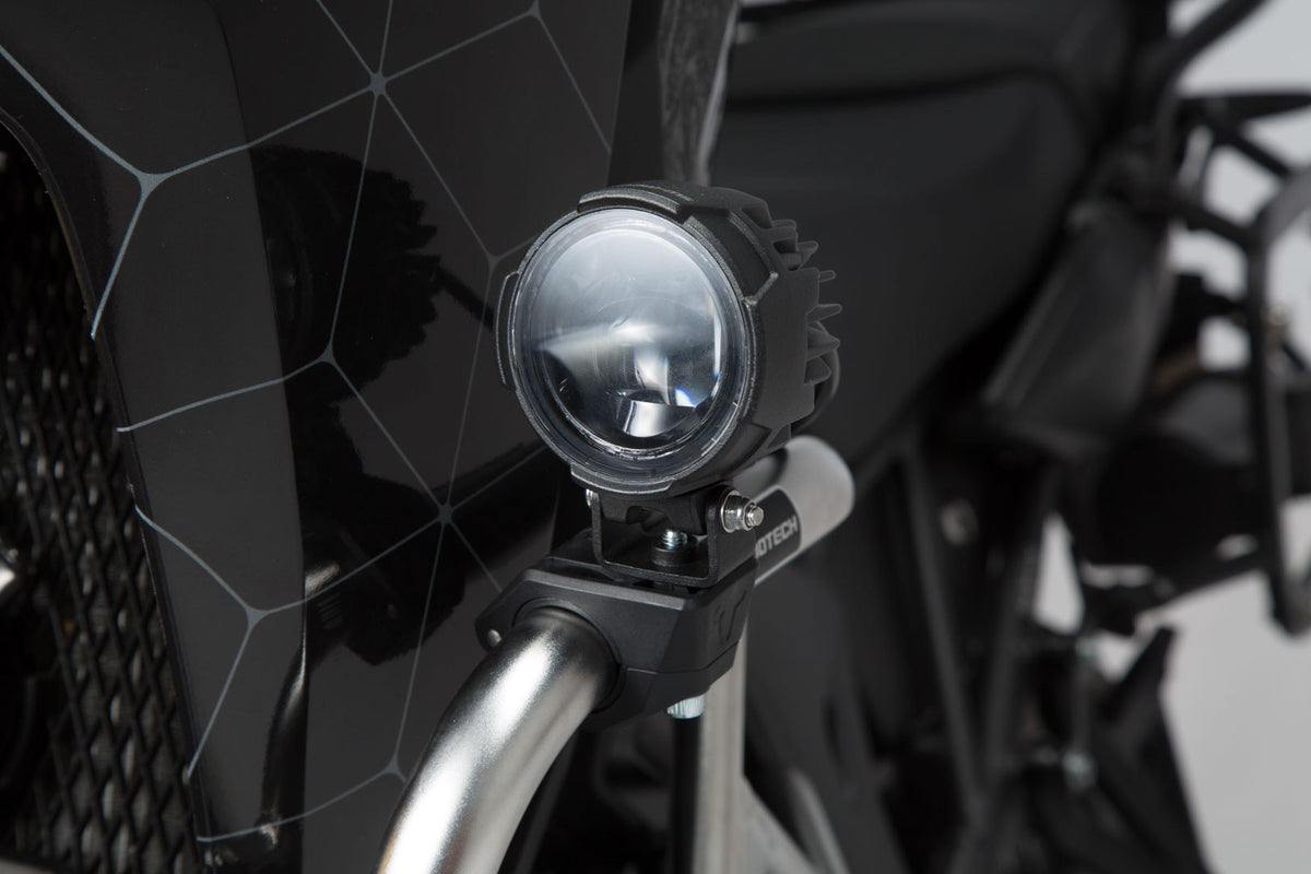 [NSW.00.004.51000/B] Kit faretti EVO fog light universale Nero. Con clip per prot. tubol. per faretti.