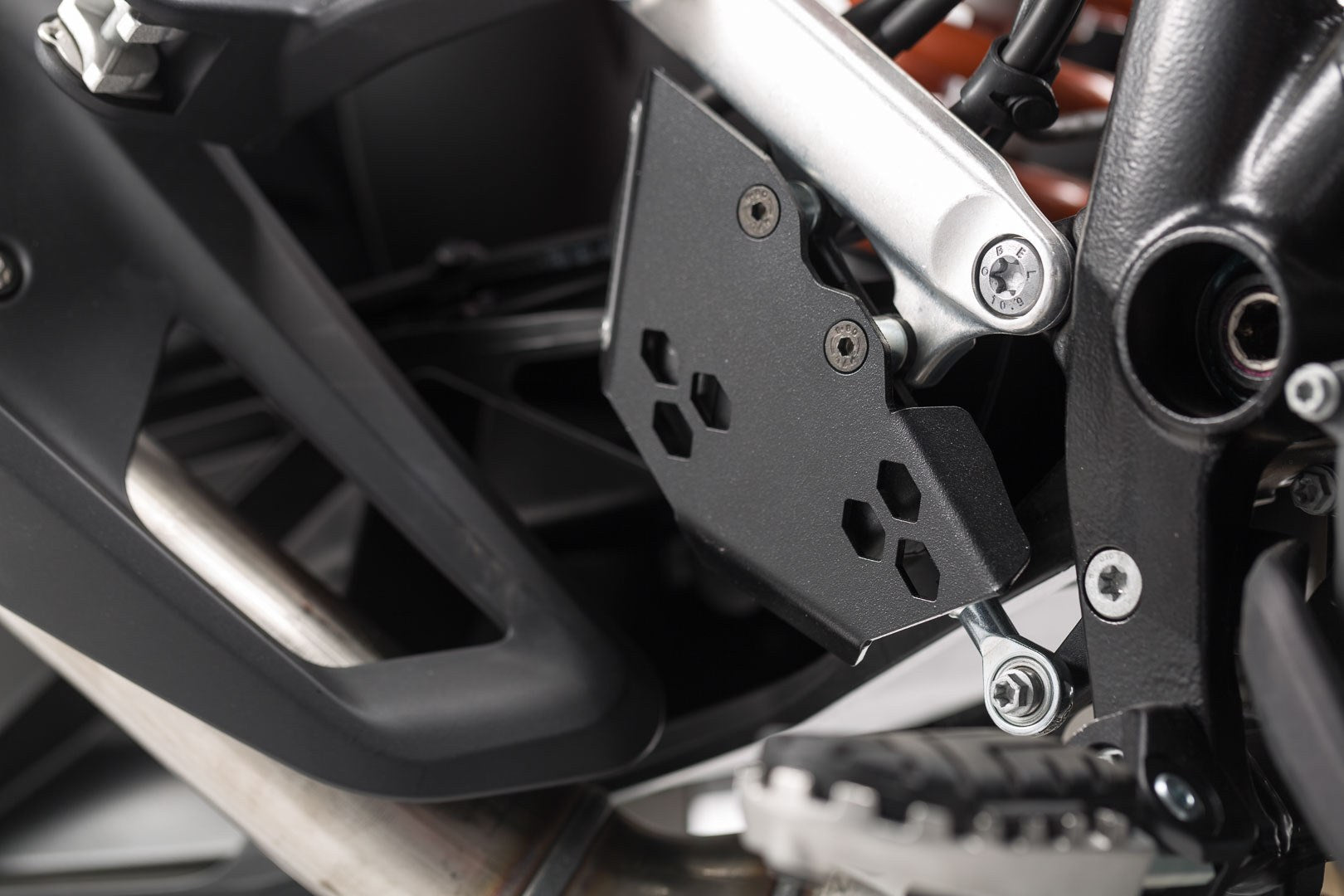 [BPS.04.175.10100/B] Protezione per pompe freno Nero. KTM 1050/1090/1190/1290 Adventure.