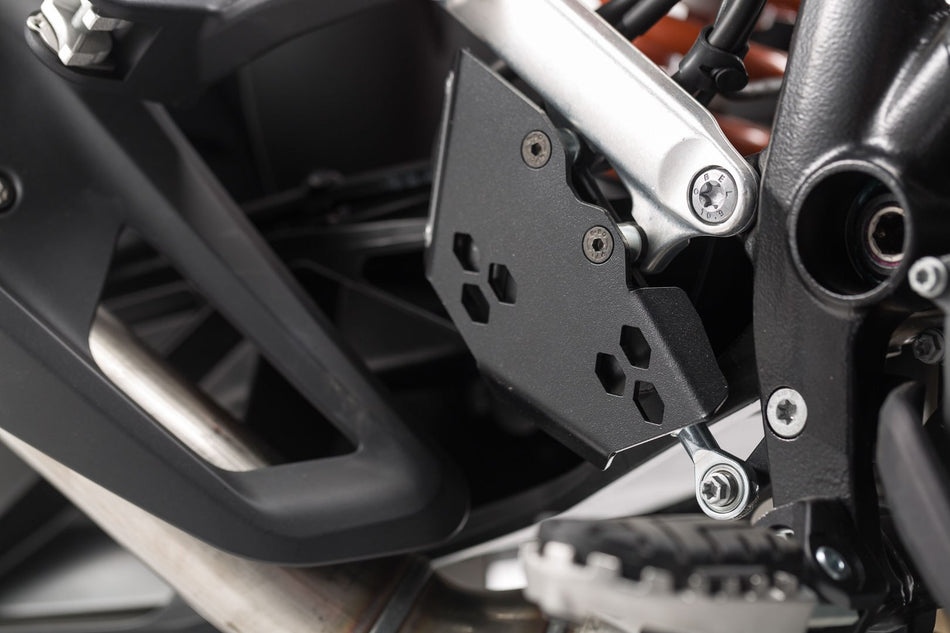 [BPS.04.175.10100/B] Protezione per pompe freno Nero. KTM 1050/1090/1190/1290 Adventure.