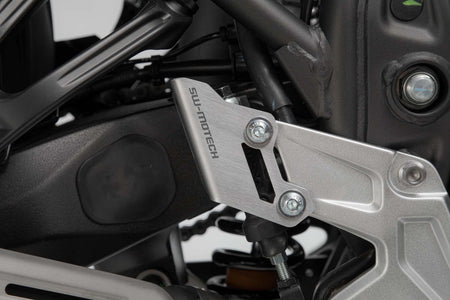 [BPS.06.799.10000/S] Protezione per pompe freno Argento. Modelli Yamaha TÃnÃrÃ 700 (19-).