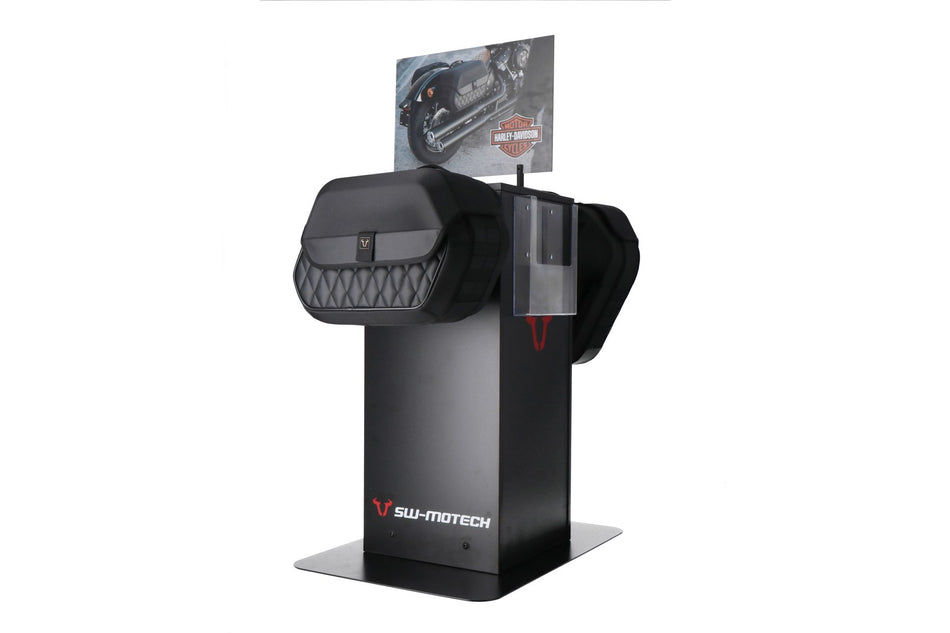 [DGS.00.920.20400] Espositore con attrezzatura Argomento: Harley LH borse laterali e accessori.