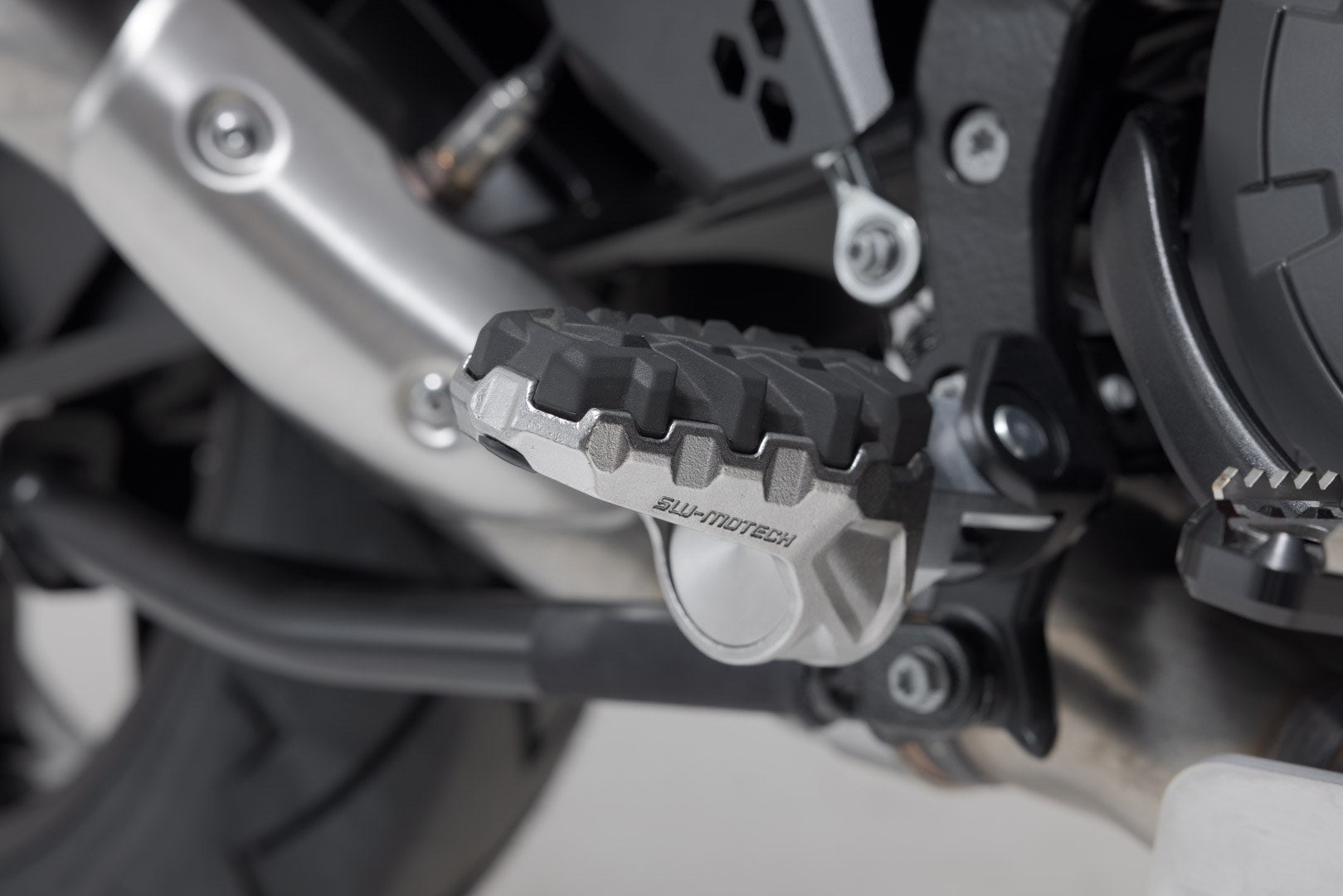 [FRS.04.112.10201] Kit pedane regolabili EVO KTM 1290 / 1390 Super Adventure (21-).