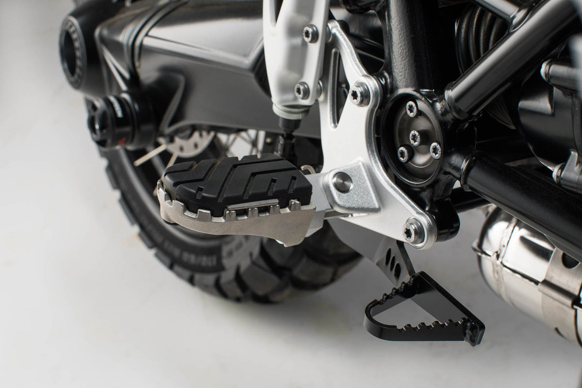 [FRS.07.011.10800/S] Kit pedane regolabili ION BMW R nineT Scrambler (16-), R nineT GS (16-).