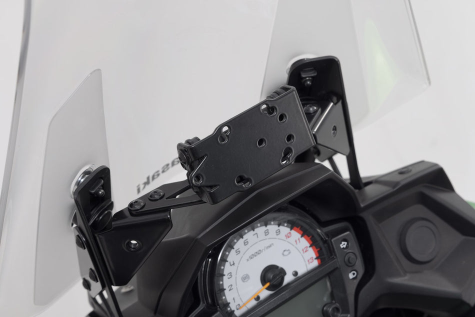 [GPS.08.646.10700/B] Supporto GPS da cruscotto Nero. Kawasaki Versys 650 (14-21).