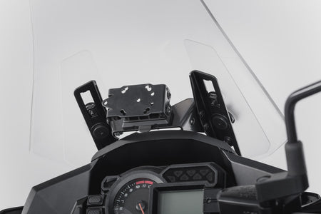 [GPS.08.646.10800/B] Supporto GPS da cruscotto Nero. Kawasaki Versys 1000 (15-17).