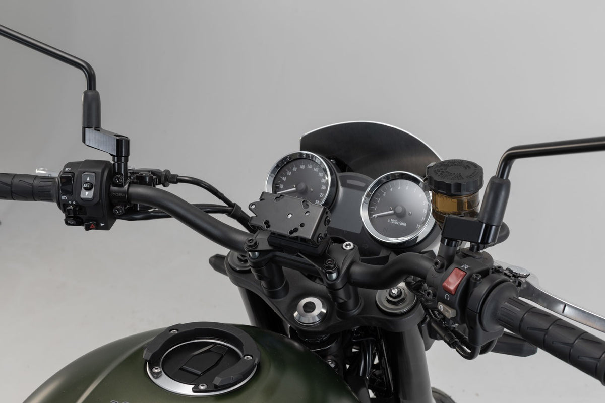 [GPS.08.646.10900/B] Supporto GPS da cruscotto Nero. Kawasaki Z900RS/ Cafe / SE (17-).