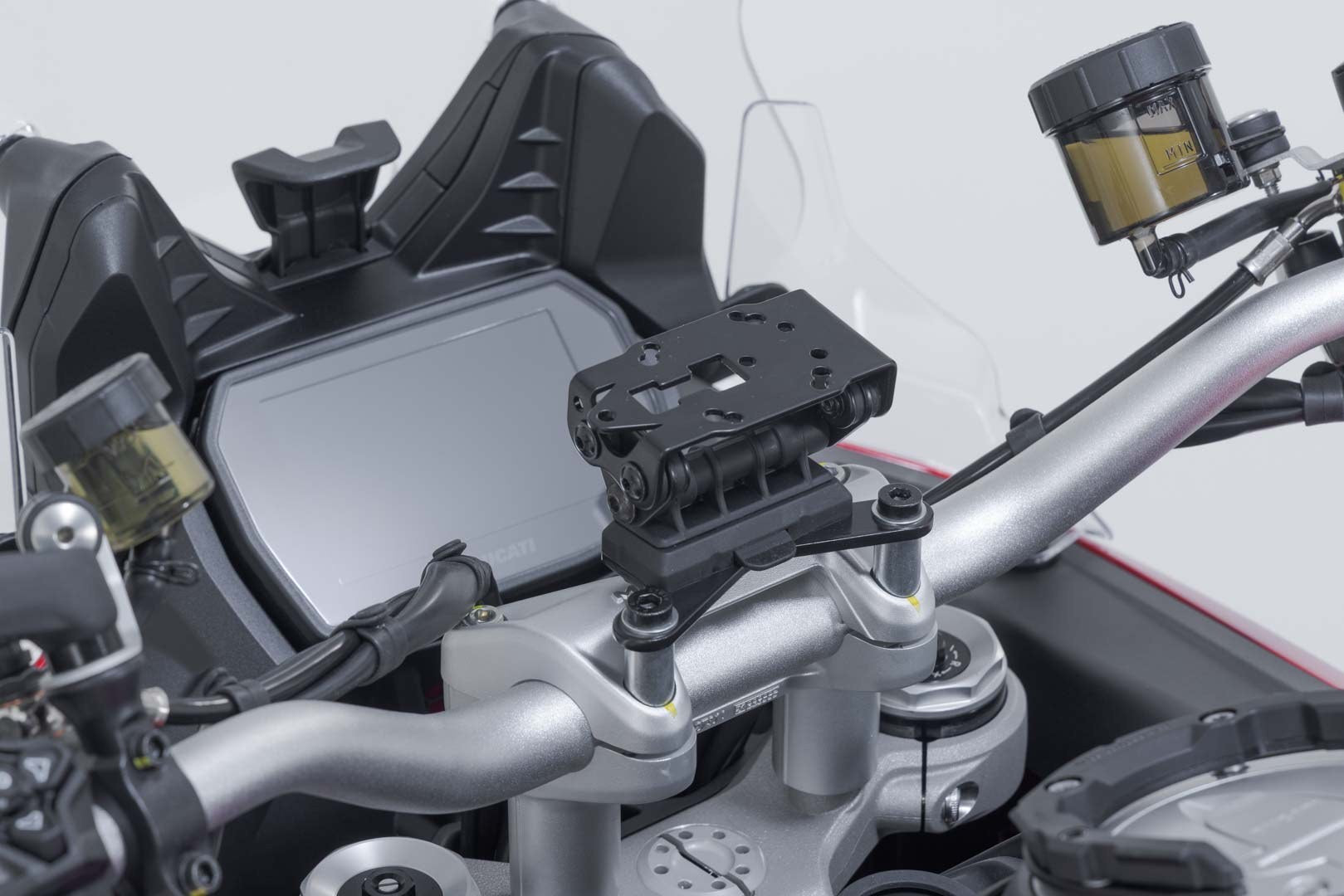[GPS.22.646.10201/B] Supporto navigatore per manubrio Nero. Ducati Multistrada V4 (20-), V2 (24-).