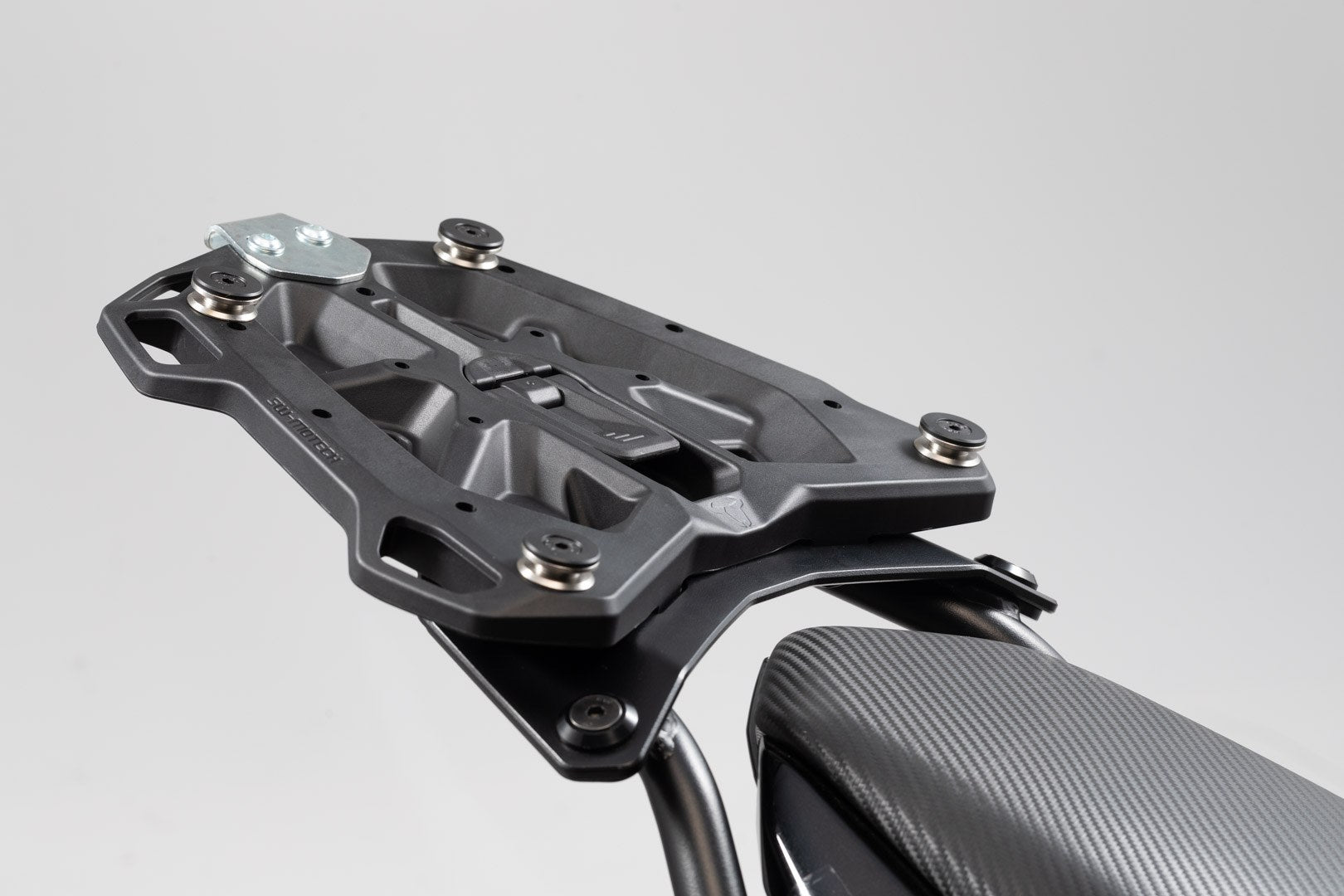 [GPT.00.152.54100/B] Piatto adattatore per portabagagli STREET-RACK Per bauletto TRAX ADV / ION / EVO. Nero.