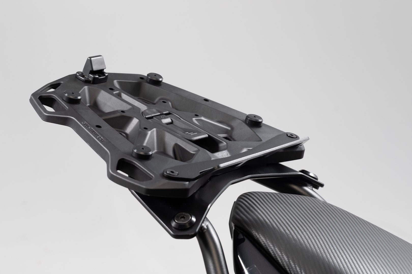 [GPT.00.152.54300/B] Piatto adattatore per portabagagli STREET-RACK Per Givi / Kappa con Monolock. Nero.