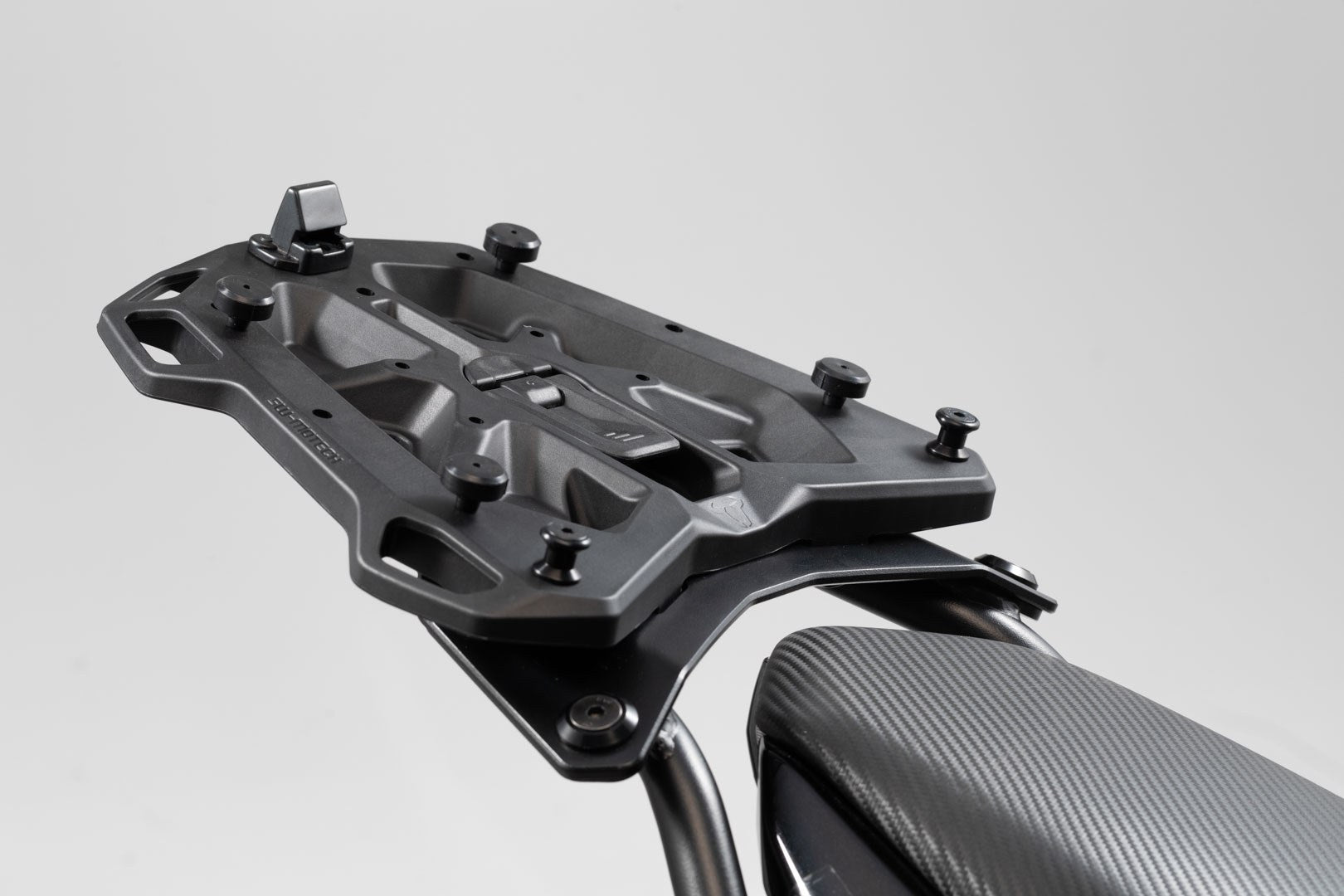 [GPT.00.152.54401/B] Piatto adattatore per portabagagli STREET-RACK Per Givi / Kappa con Monokey. Nero.