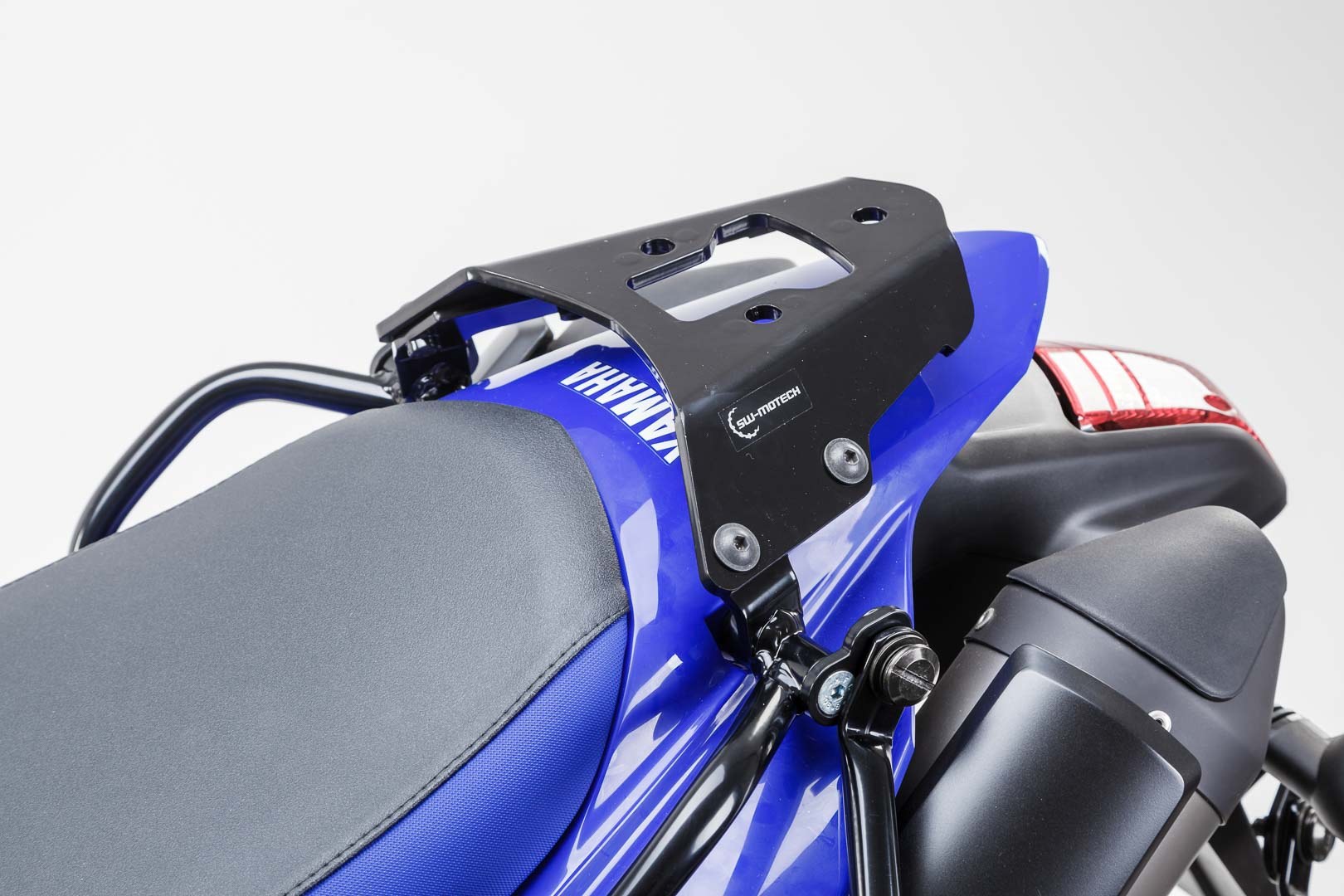 [GPT.06.281.100/B] Portapacchi ALU-RACK Nero. Yamaha XT 660 X / R (04-).