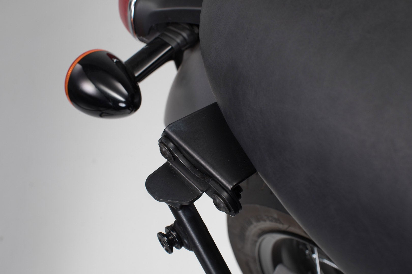 [HTA.11.743.12001] Adattatore per Telaio laterale SLC/V-LOC sinistro Per Bonneville T100/T120 (15-) senza barra orig.