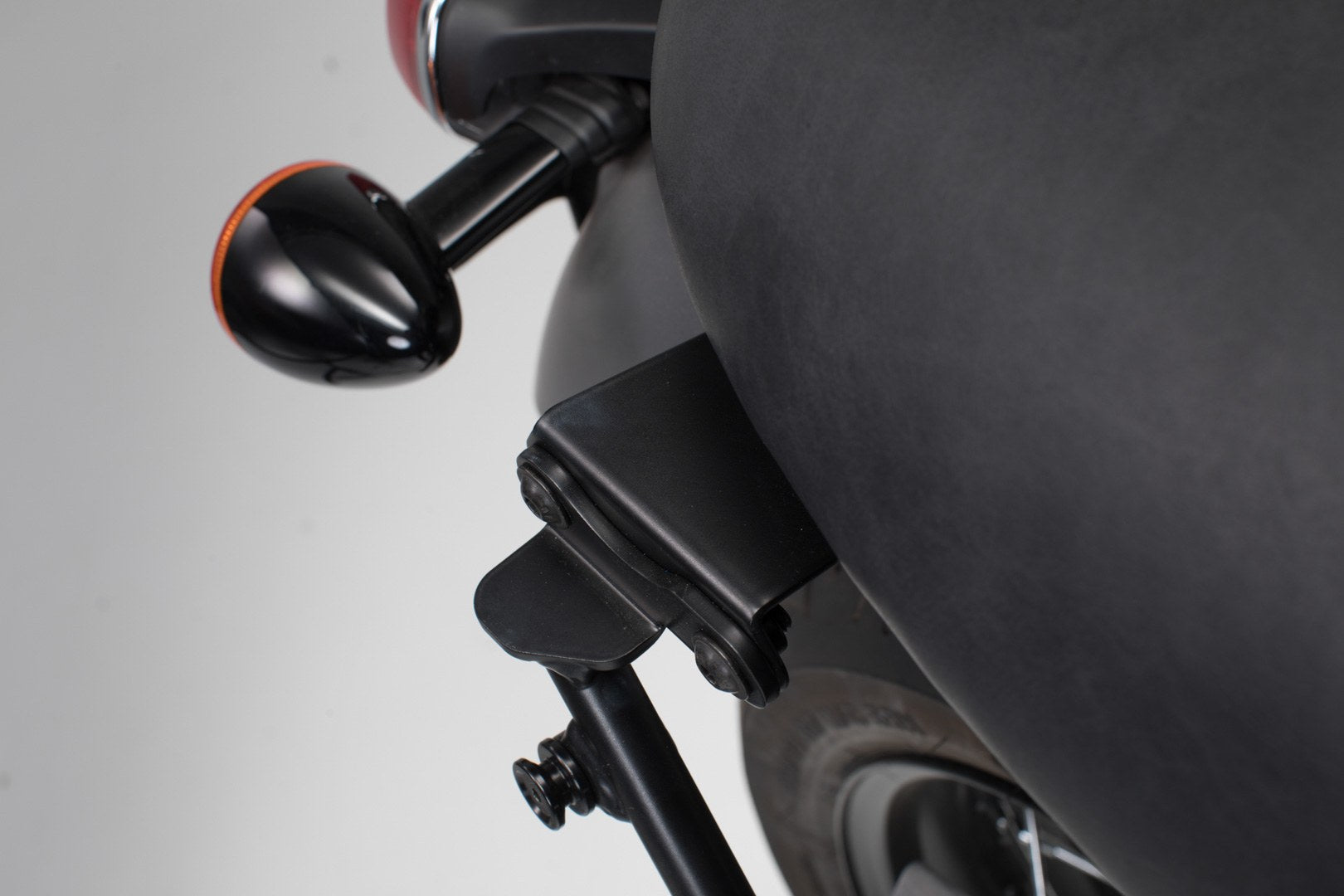 [HTA.11.743.13001] Adattatore per Telaio laterale SLC/V-LOC destro Per Bonneville T100/T120 (15-) senza barra orig.