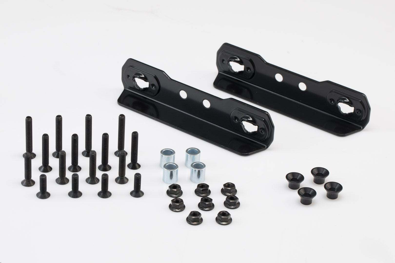 [KFT.00.152.22800/B] Kit adattatore per Telai laterali PRO/EVO Per Givi Trekker Dolomiti. Mont. di 2 valigie.