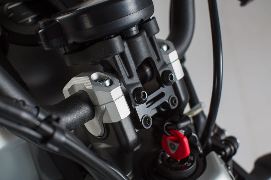 [LEH.06.642.10000/B] Riser manubrio A=20 mm. Nero. Yamaha XSR700 (15-20).