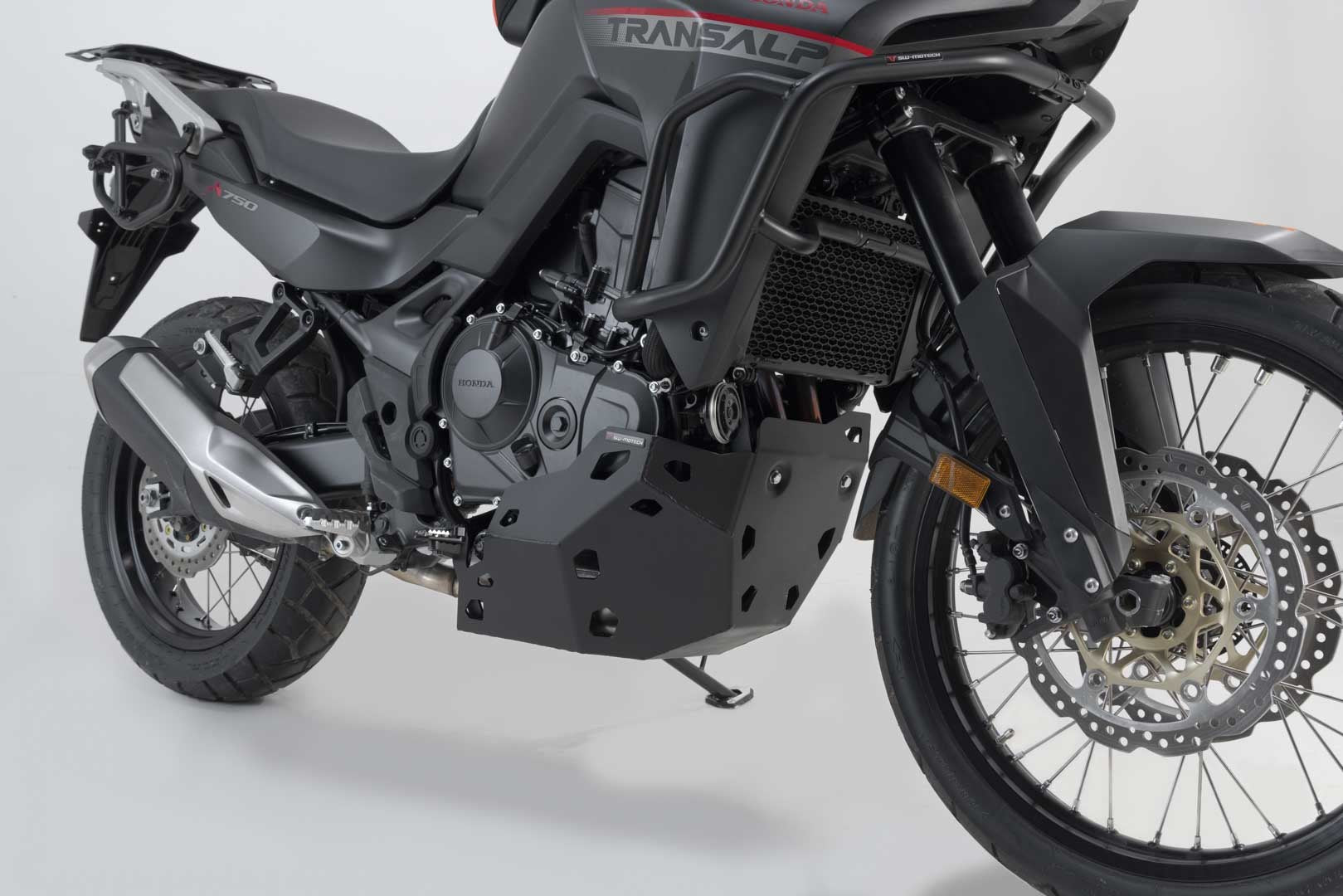 [MSS.01.070.10001/B] Paracoppa Nero. Honda XL750 Transalp (22-).