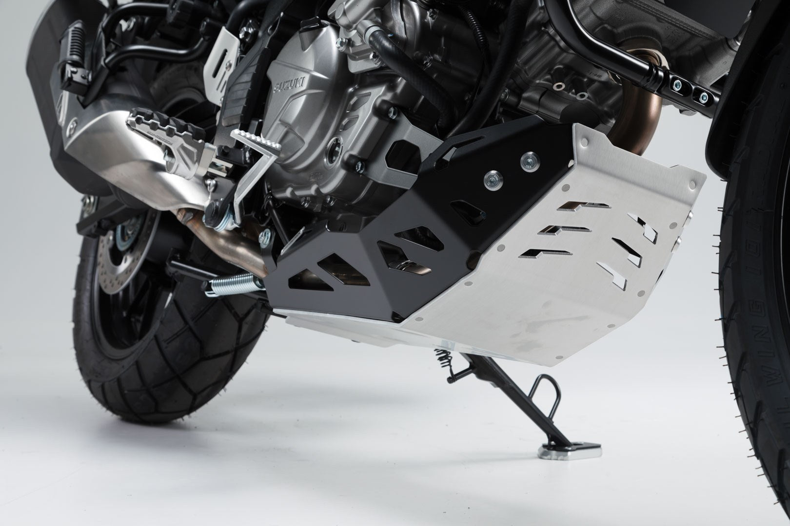 [MSS.05.759.10001/B] Protezione motore Nero/Argento. Suzuki DL650 (11-) / XT (15-).