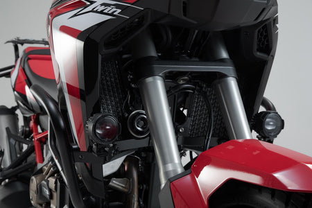 [NSW.01.622.10102/B] Supporto per faretti Nero. Honda CRF1000L/CRF1100L con prot. laterale.