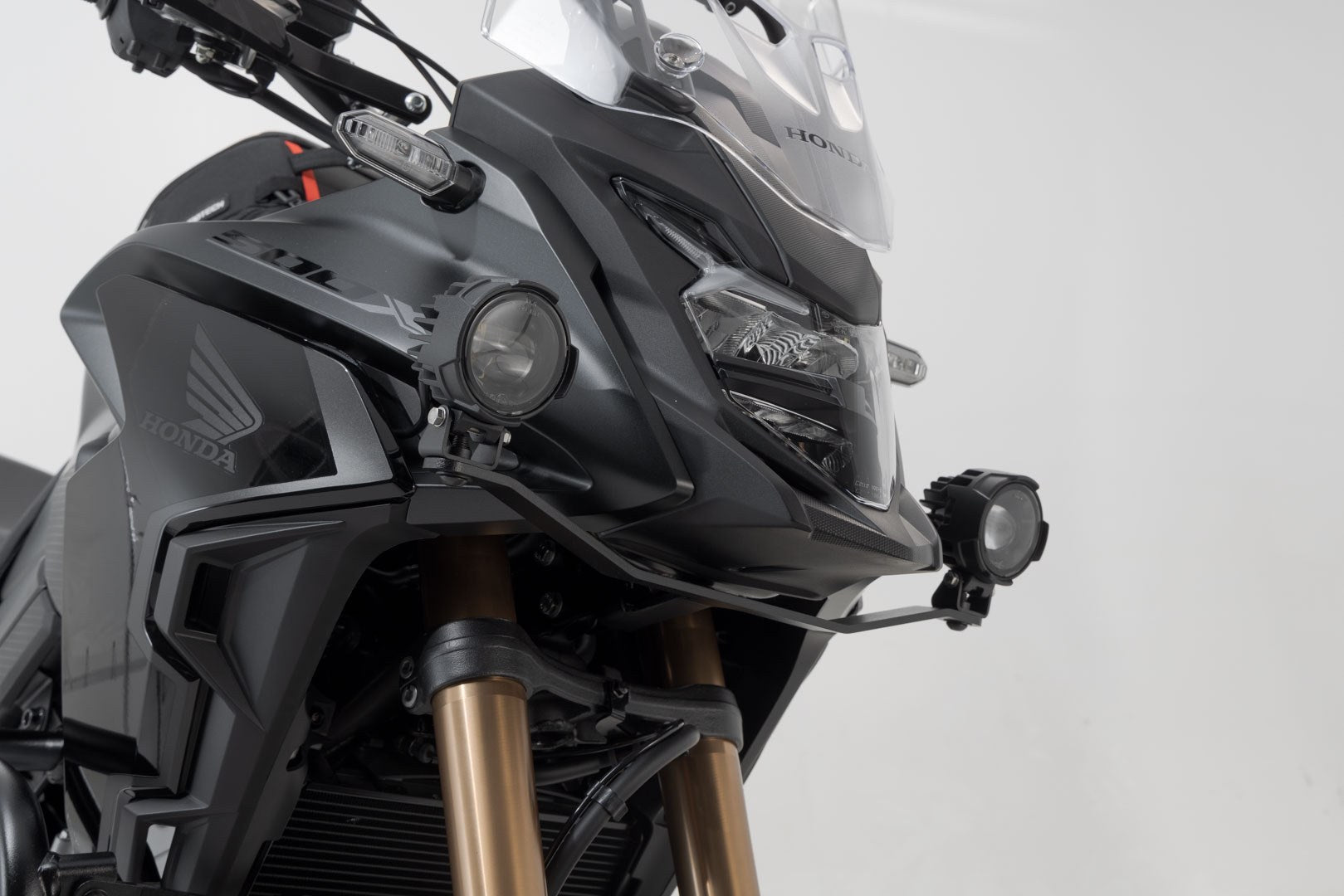 [NSW.01.919.10000/B] Supporto per faretti Nero. Honda CB500X (18-), NX500 (23-).