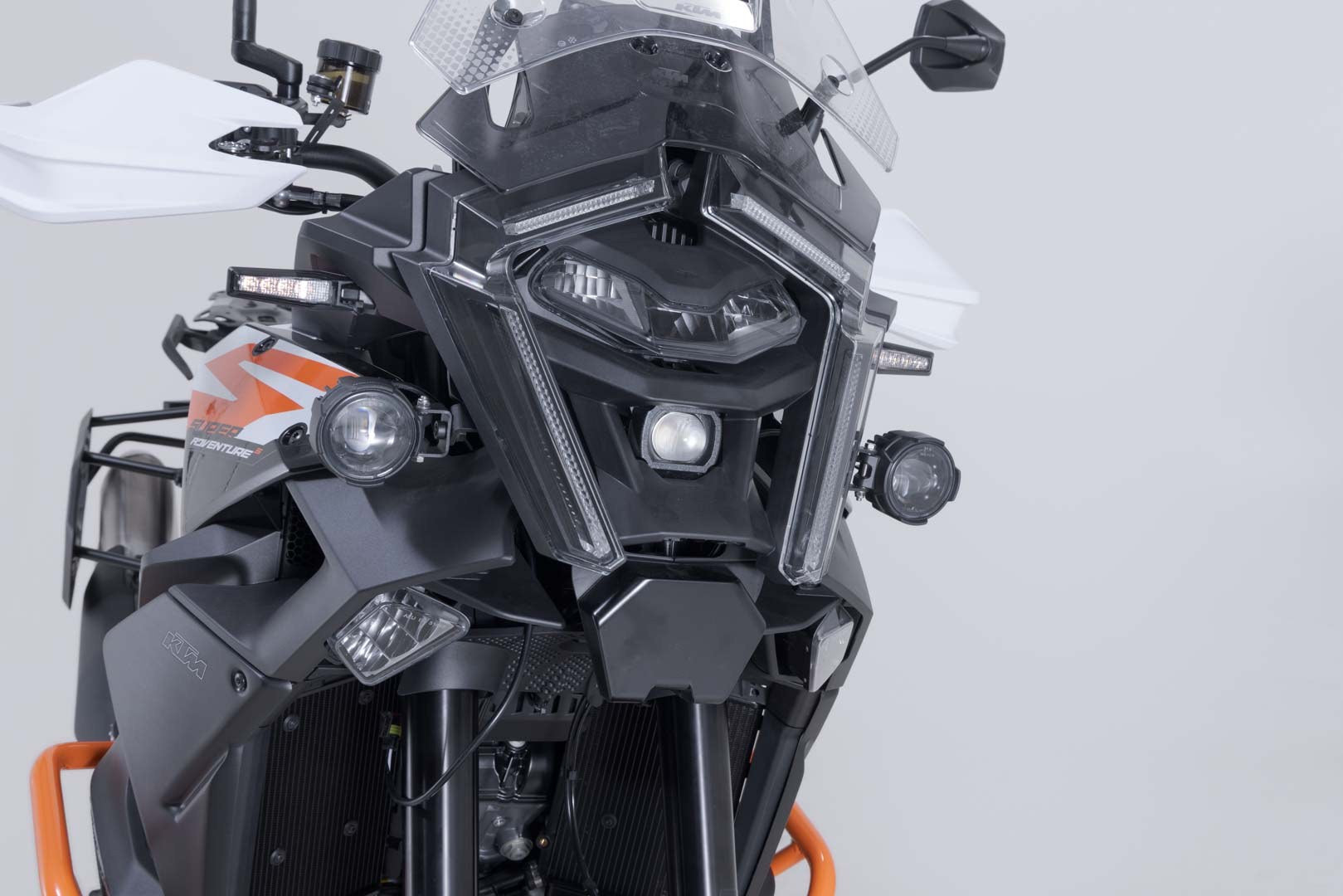 [NSW.04.835.10000/B] Supporto per faretti Nero. KTM 1390 Super Adventure S / EVO (24-).