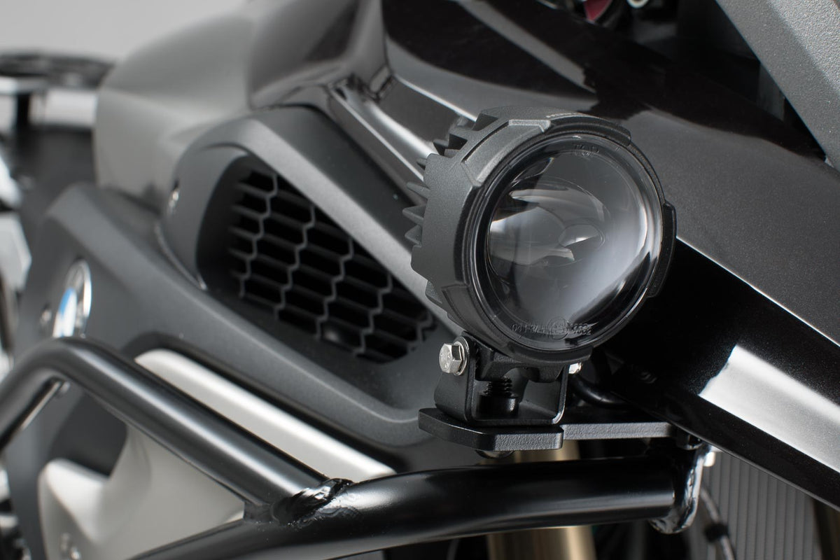 [NSW.07.004.20000/B] Supporto faretti per far. fog light orig. BMW Nero. BMW R 1200 GS (12-18), R 1250 GS (21-).