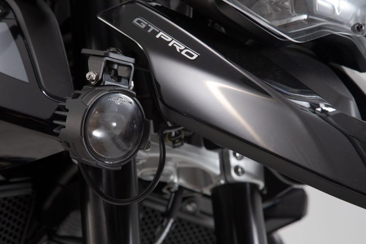 [NSW.11.953.10000/B] Supporto per faretti Nero. Triumph Tiger 900/GT/Rally/Pro (19-23).