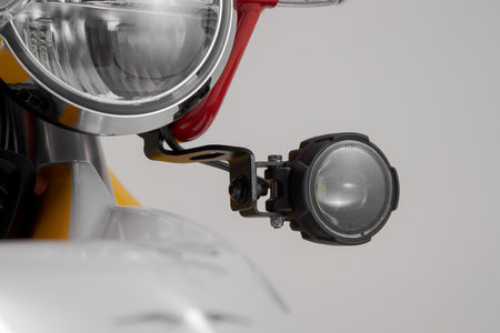 [NSW.17.925.10000/B] Supporto per faretti Nero. Moto Guzzi V85 TT (19-23).