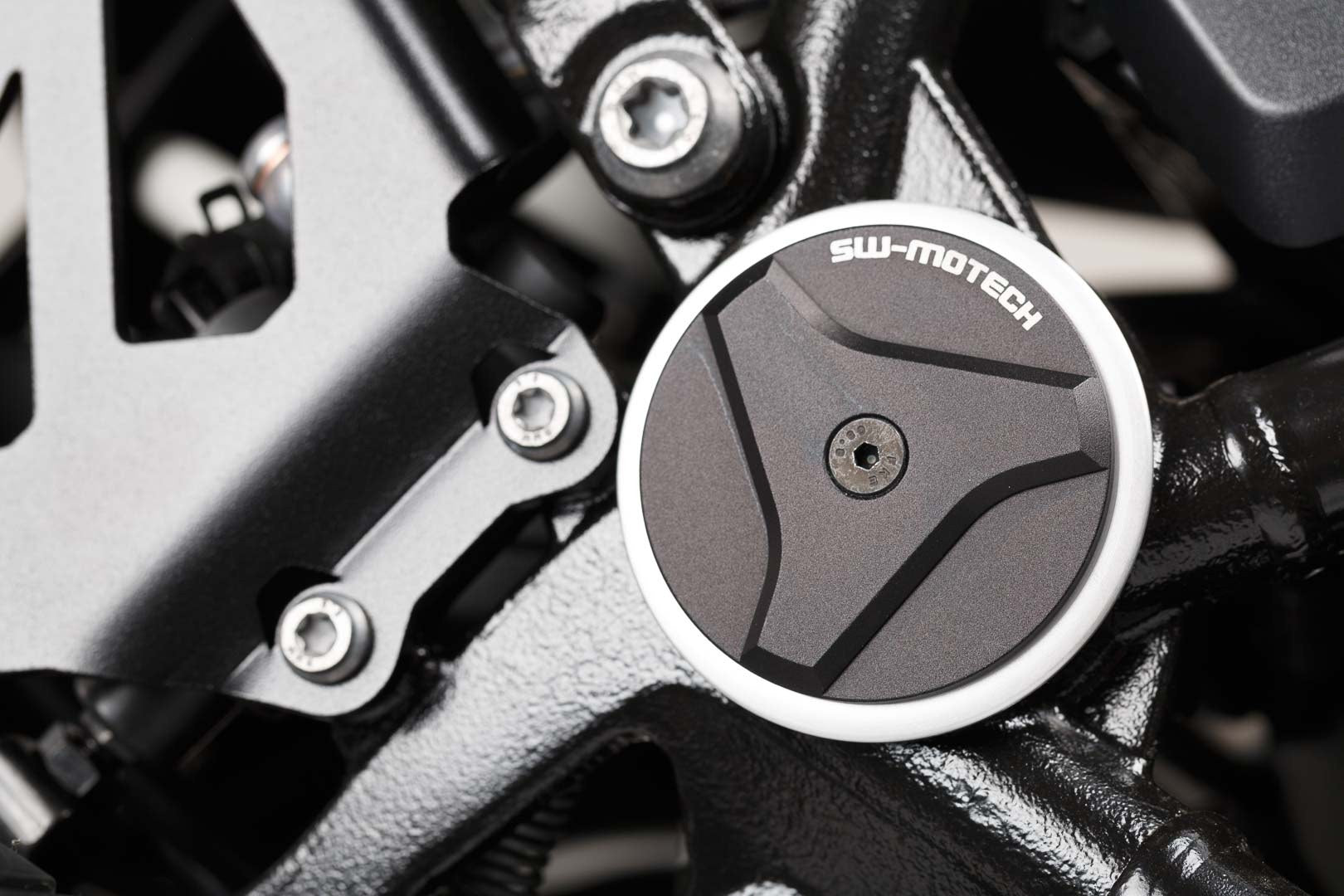 [RAD.07.737.10100/B] Set clip per telaio Nero. BMW R1200GS, R1200/1250RT, R1250GS.