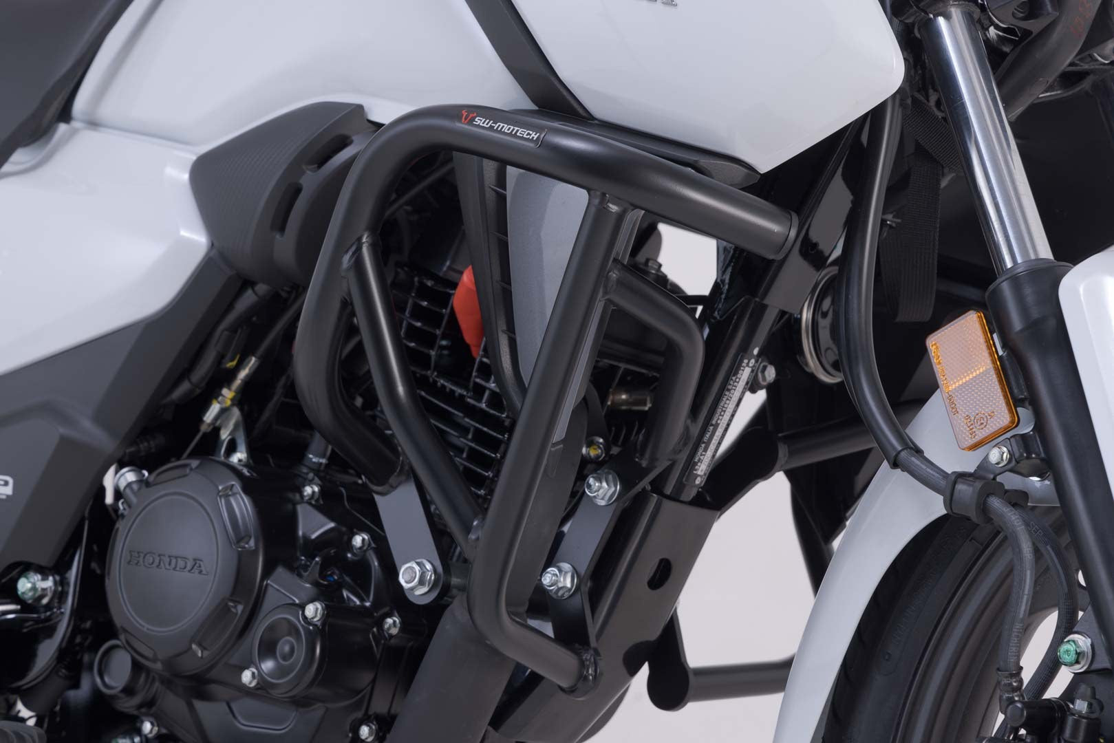 [SBL.01.041.10000/B] Barra di protezione motore Nero. Honda CB125F (20-).
