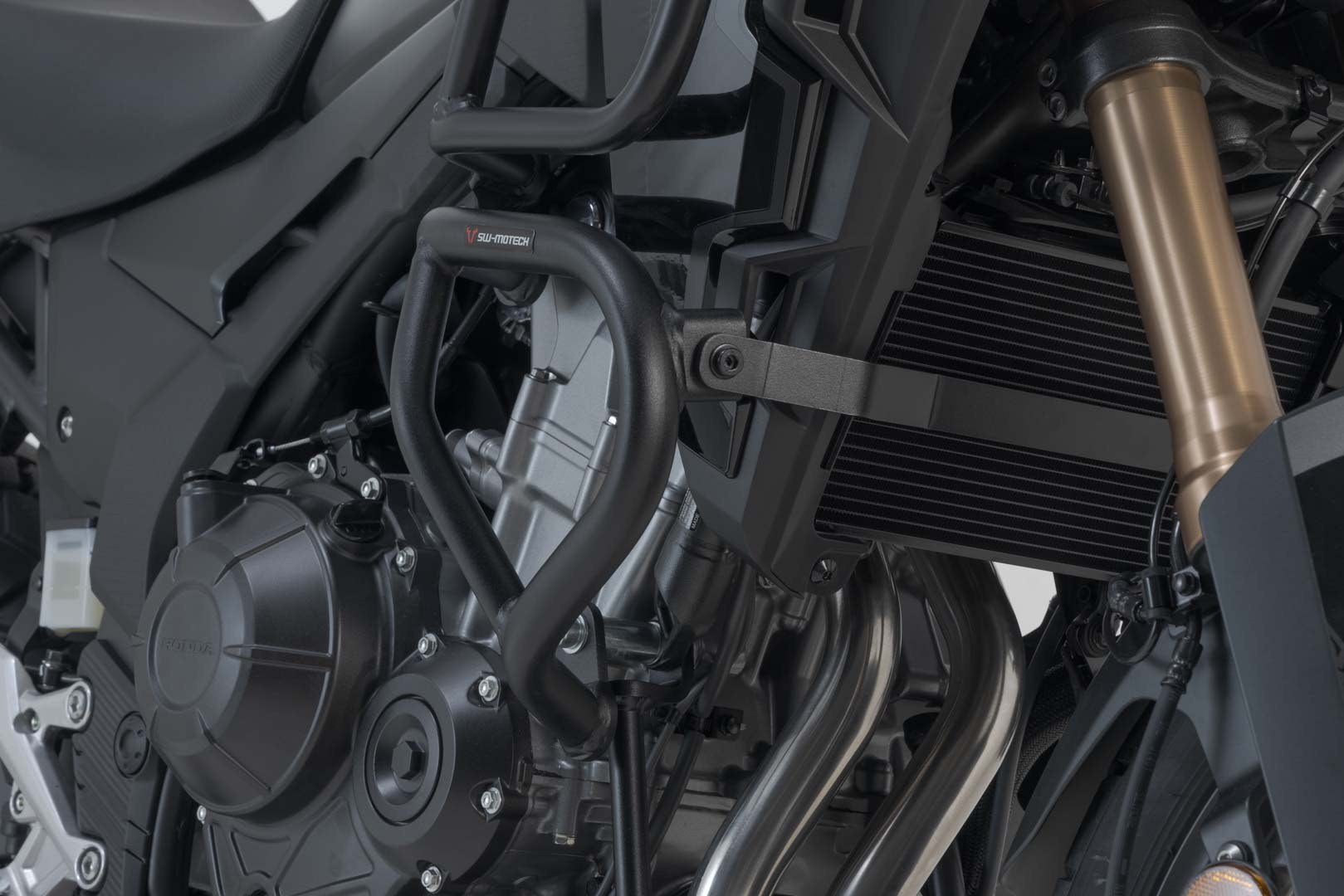 [SBL.01.746.10000/B] Barra di protezione motore Nero. Honda CB500X (16-).