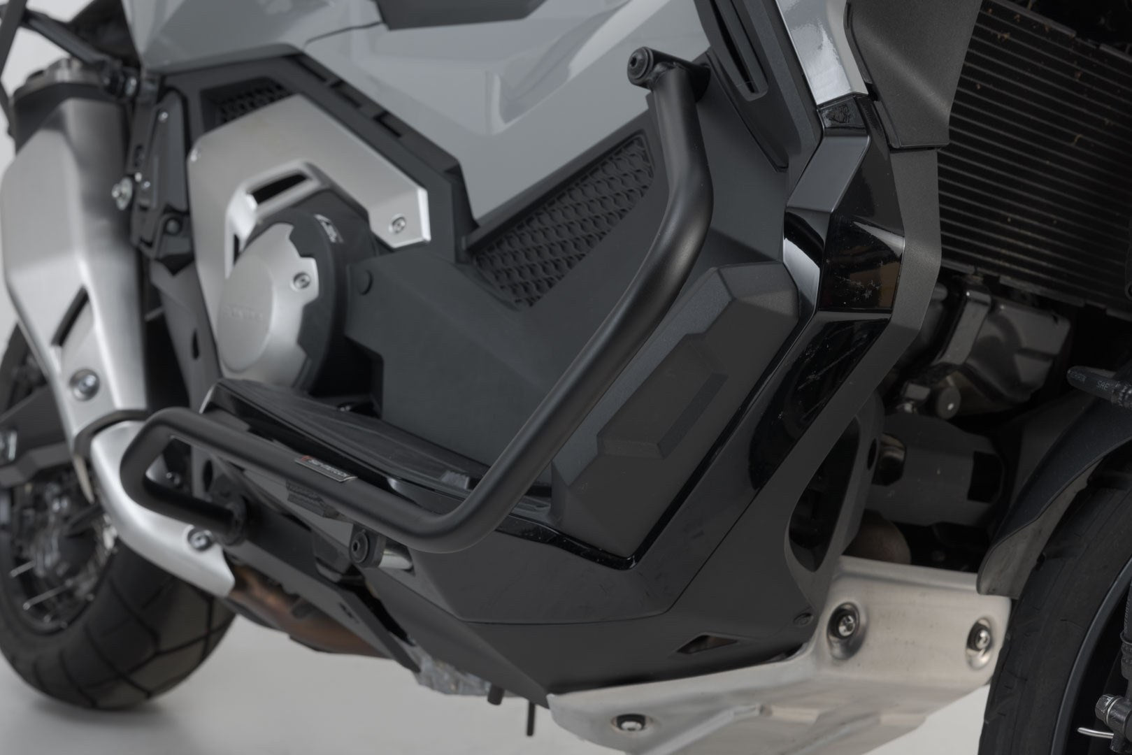 [SBL.01.808.10001/B] Barra di protezione Nero. Honda X-ADV (20-).