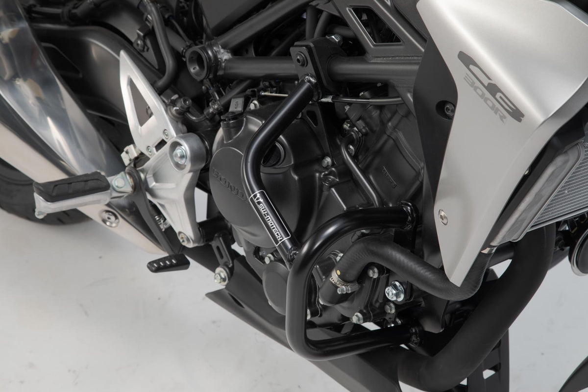 [SBL.01.906.10000/B] Barra di protezione motore Nero. Honda CB300R (18-).