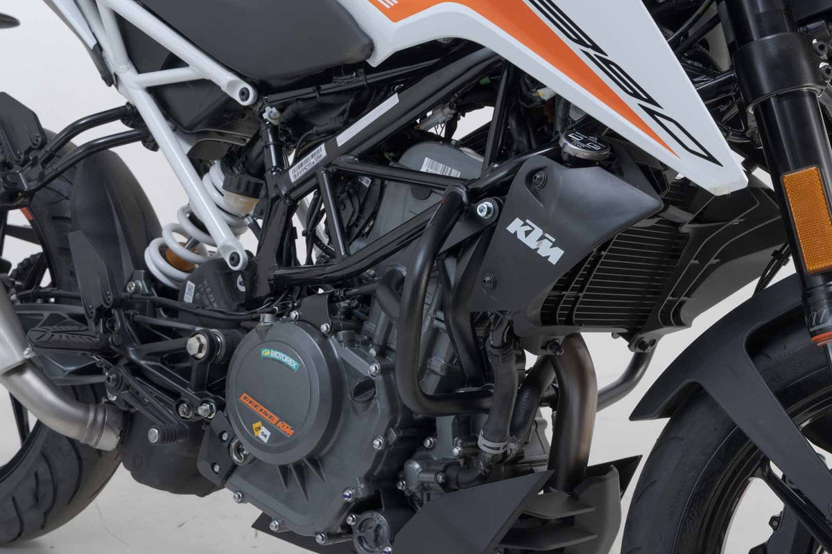 [SBL.04.539.10002/B] Barra di protezione motore Nero. KTM 390 Duke (13-23).