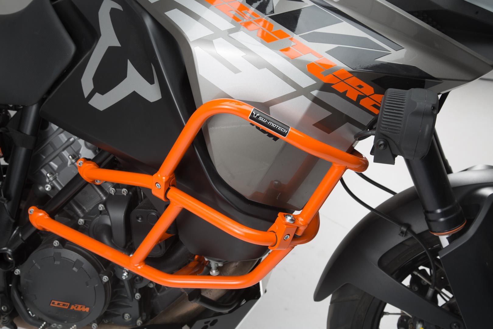 [SBL.04.879.10001/O] Barra di protezione sup. per KTM originale Arancio. KTM 1290 SAdv R/S (16-), 1090 Adv (16-).