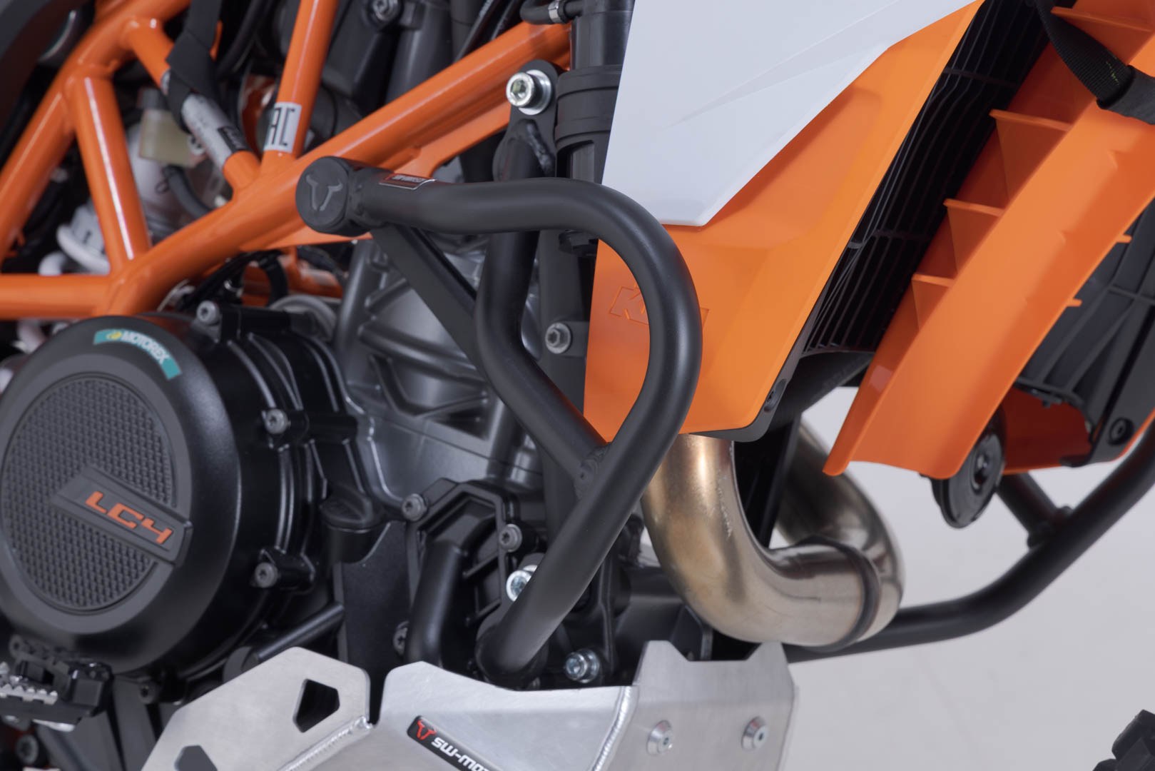 [SBL.04.946.10000/B] Barra di protezione motore Nero. KTM 690 Enduro R (25-).