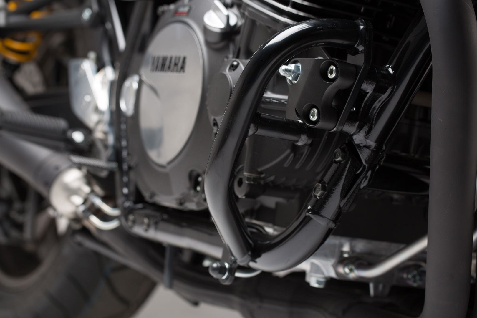 [SBL.06.343.10001/B] Barra di protezione motore Nero. Yamaha XJR1200 / XJR1300 (95-).