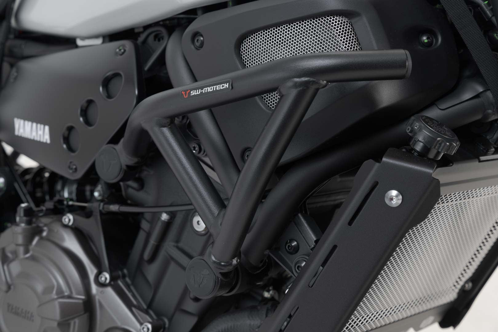 [SBL.06.642.10001/B] Barra di protezione motore Nero. Yamaha XSR700 (15-) / XSR700 XT (19-).