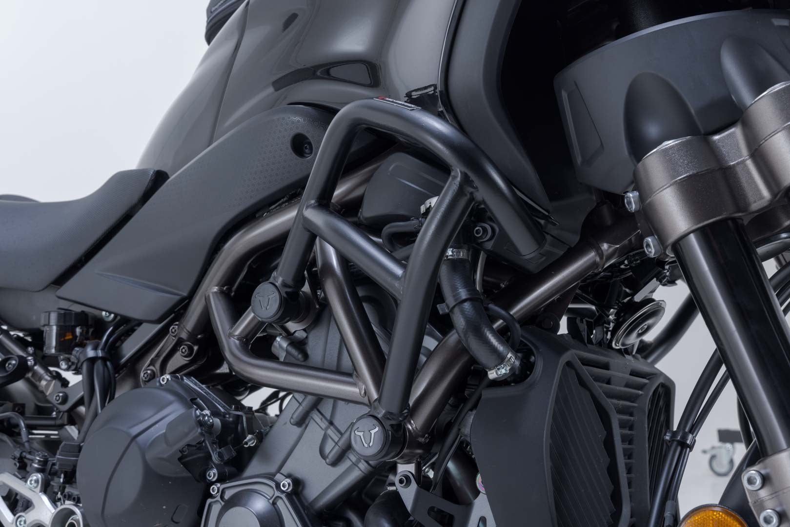 [SBL.06.838.10000/B] Barra di protezione motore Nero. Yamaha Niken GT (22-).