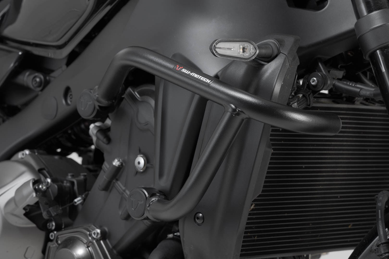 [SBL.06.851.10001/B] Barra di protezione motore Nero. Yamaha MT-09 / SP (20-), XSR900 (21-).