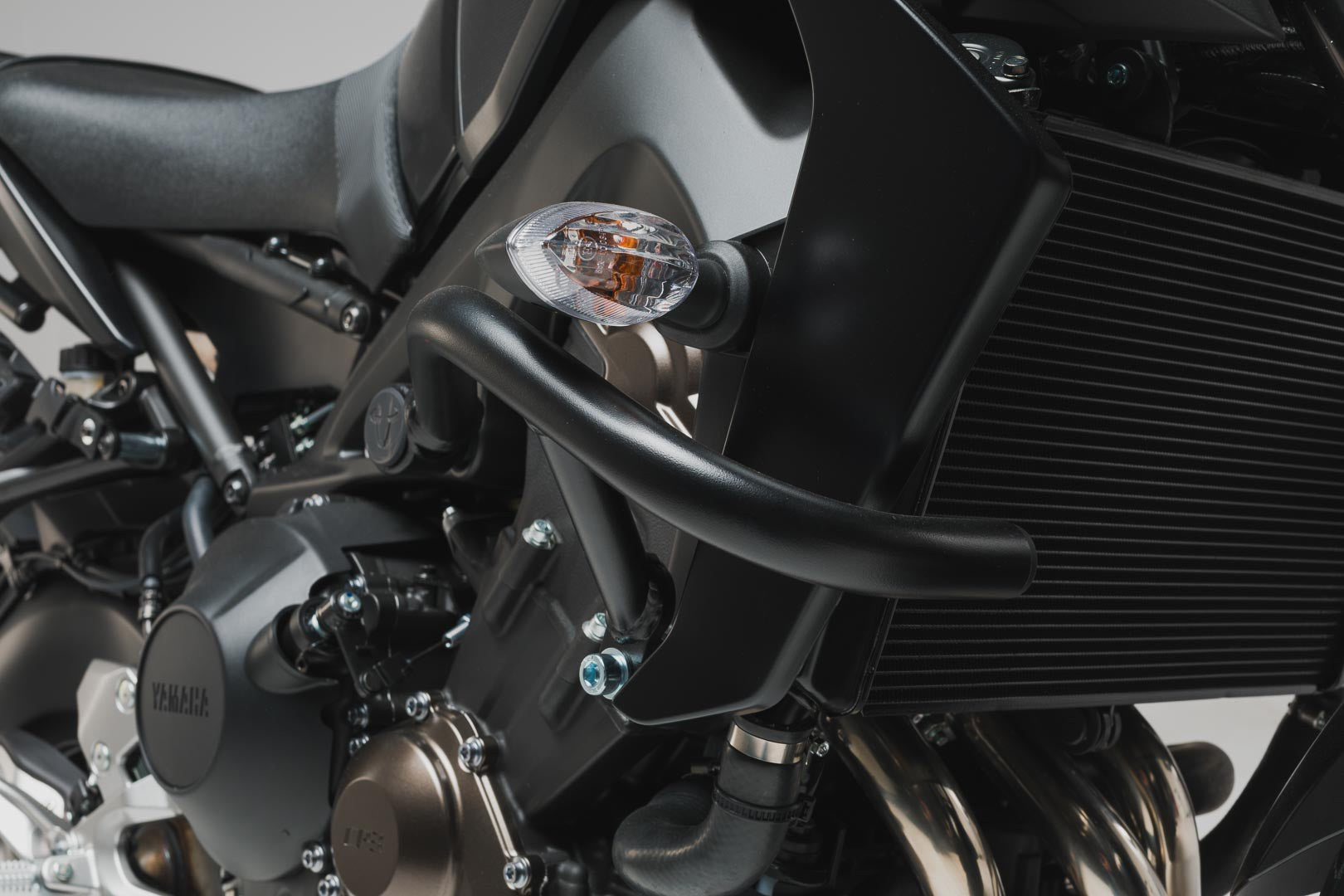 [SBL.06.861.10000/B] Barra di protezione motore Nero. Yamaha MT-09 (16-20) / SP (17-20).