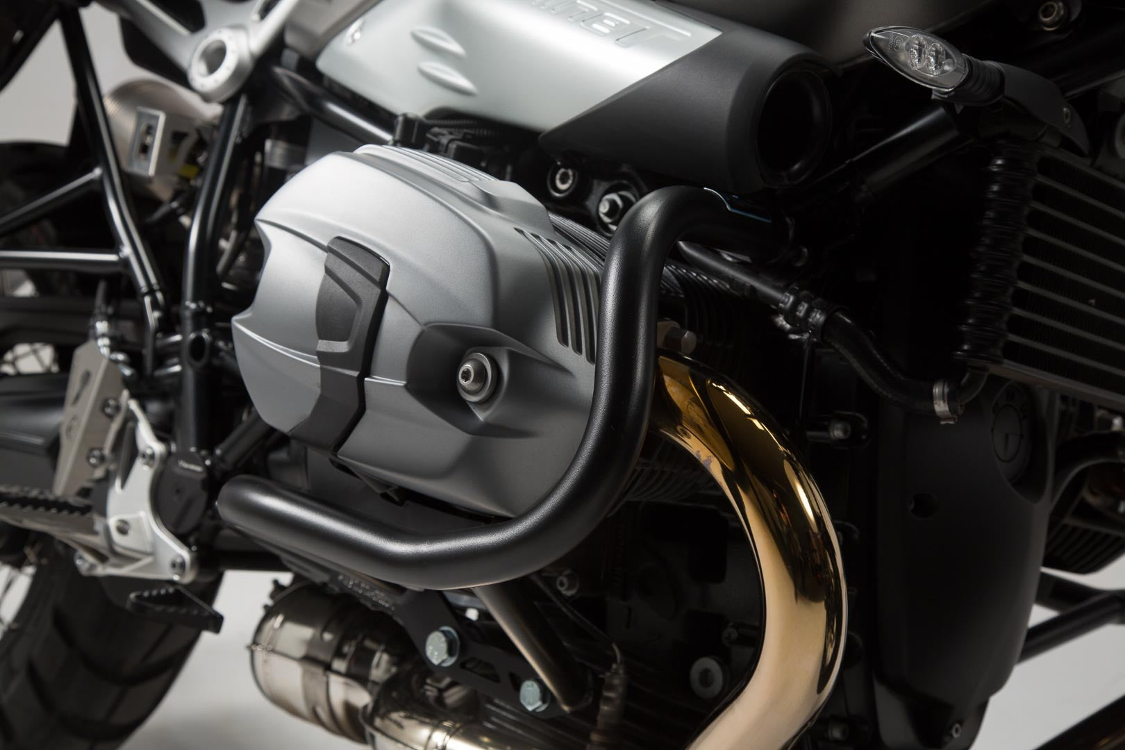 [SBL.07.512.10000/B] Barra di protezione motore Nero. Modelli BMW R nineT (14-).