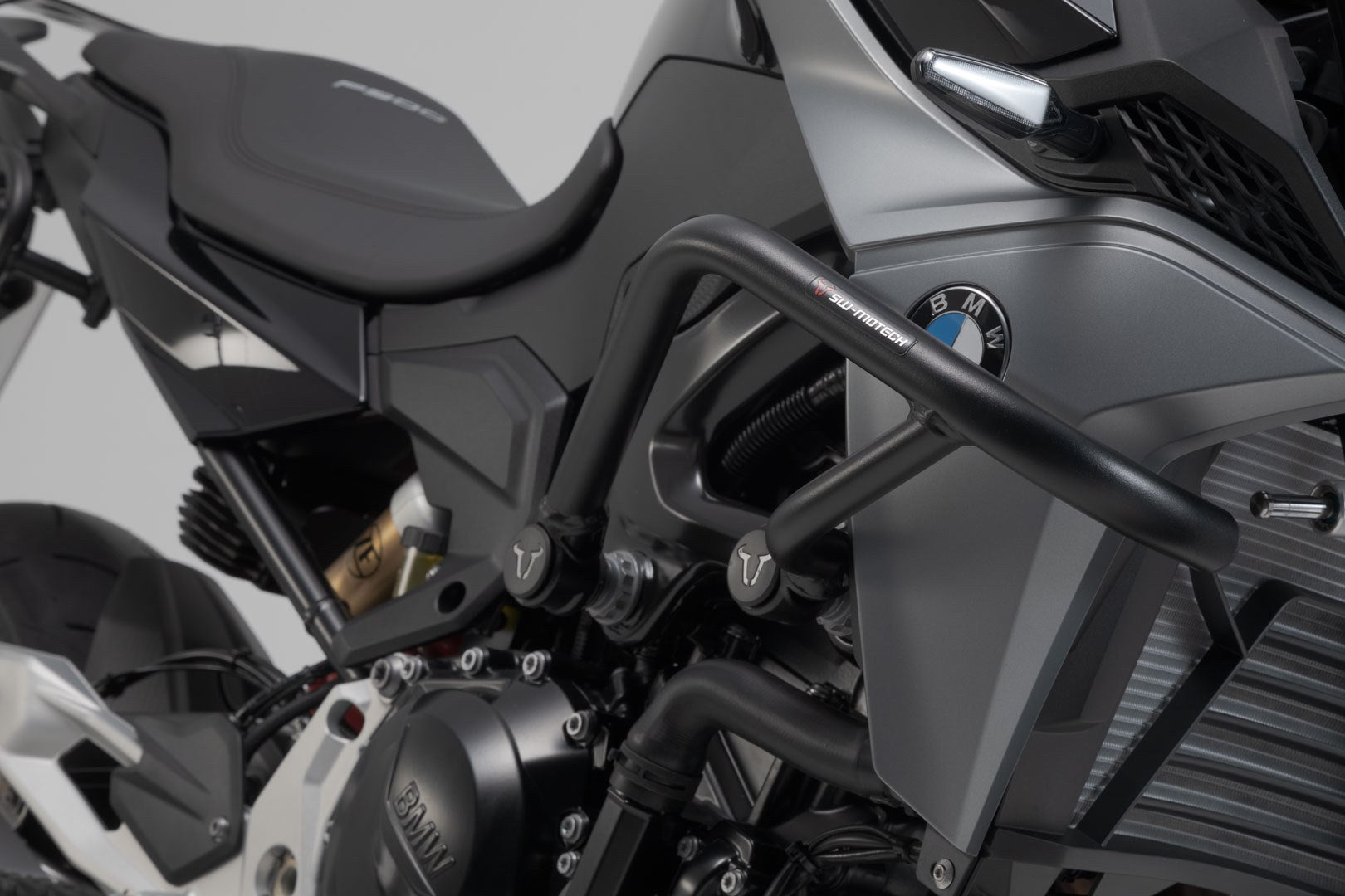 [SBL.07.945.10000/B] Barra di protezione motore Nero. BMW F 900 R (19-).