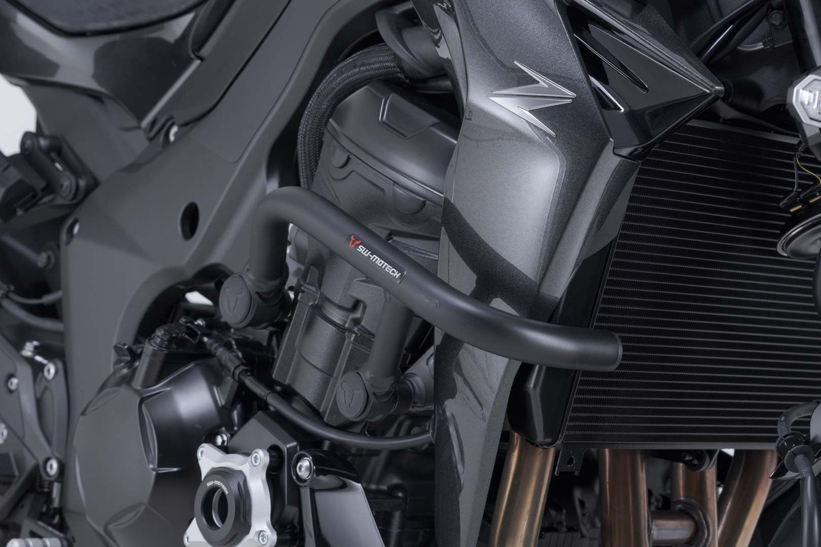 [SBL.08.065.10000/B] Barra di protezione motore Nero. Kawasaki Z1100 (25-).
