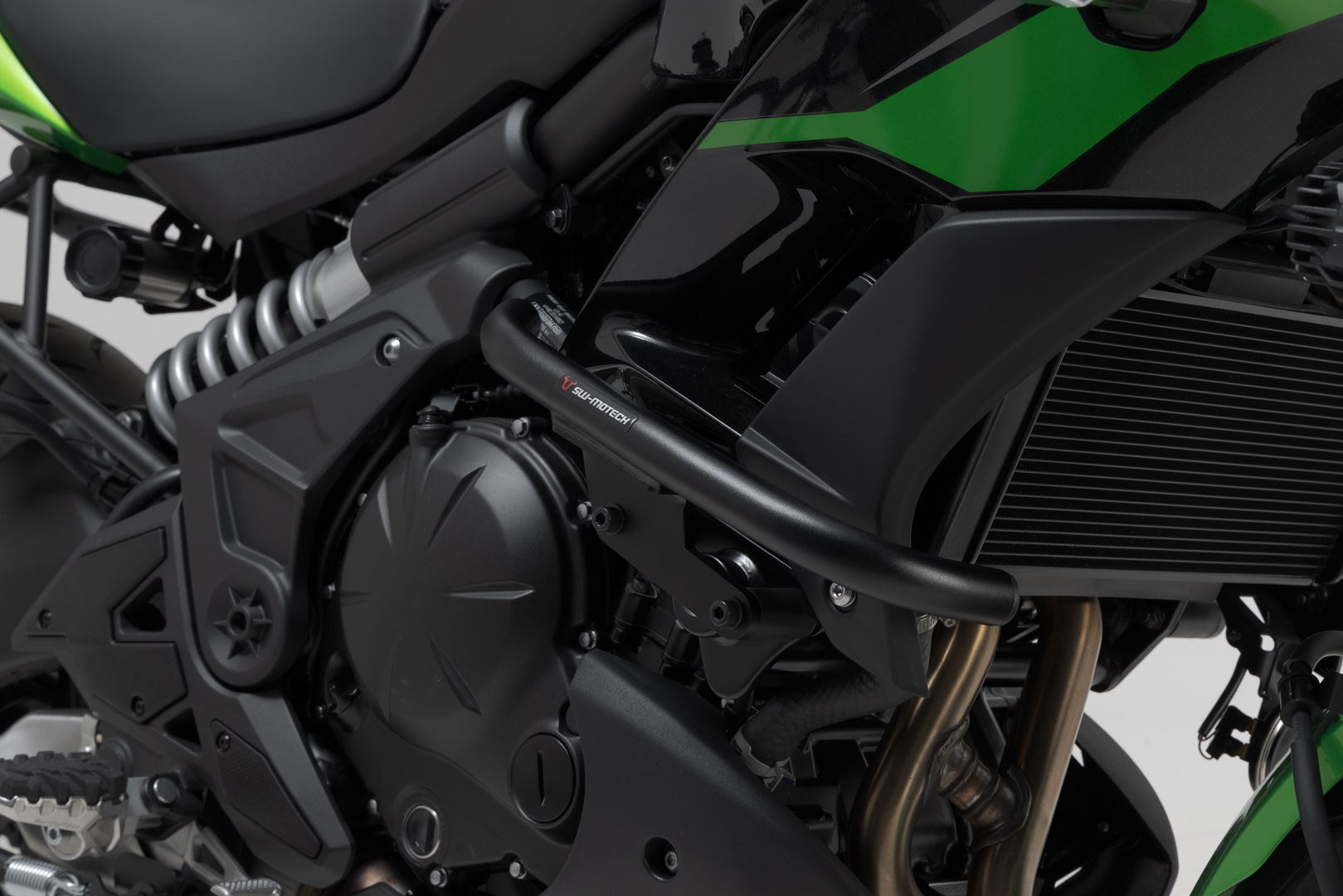 [SBL.08.518.10000/B] Barra di protezione motore Nero. Kawasaki Versys 650 (14-).