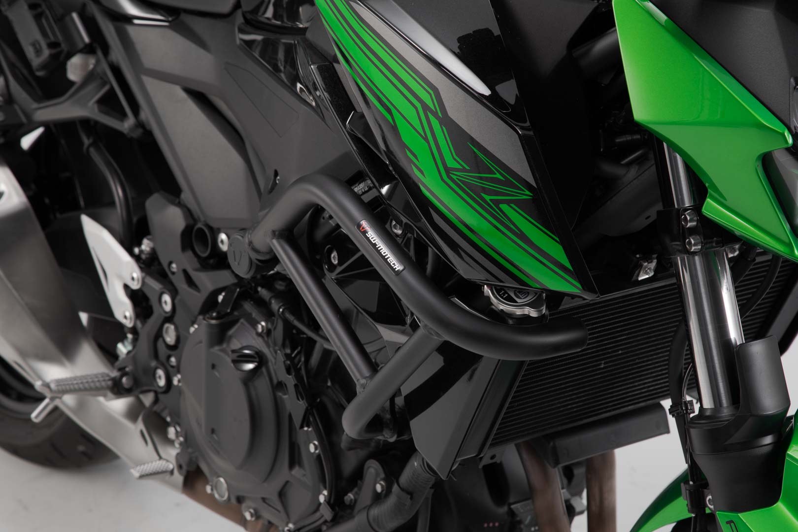 [SBL.08.923.10001/B] Barra di protezione motore Nero. Kawasaki Z400 (18-), Z500 (23-).