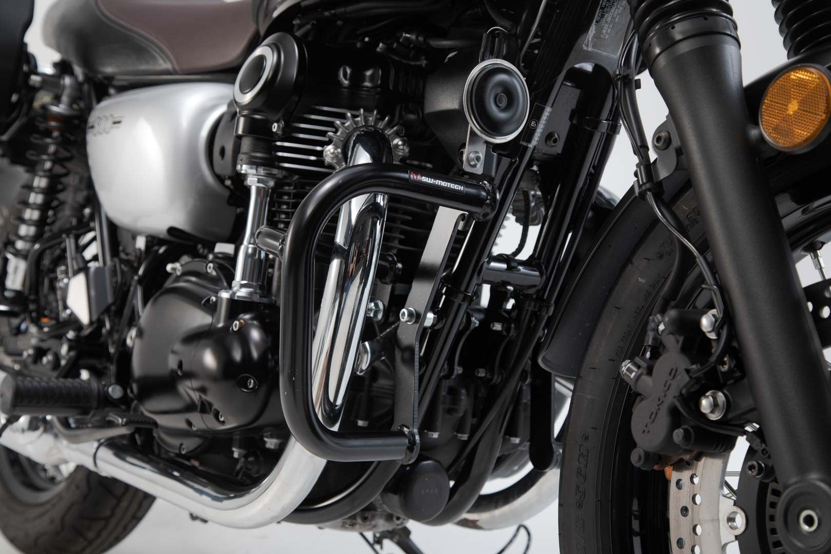 [SBL.08.933.10000/B] Barra di protezione motore Nero. Kawasaki W800 Street / Cafe (18-).