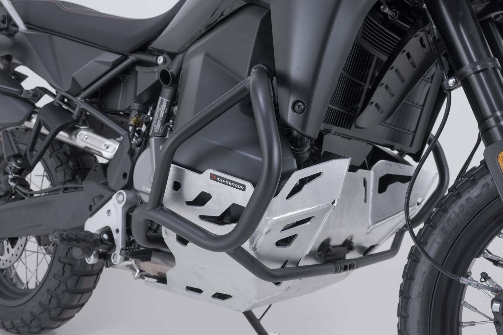 [SBL.10.057.10000/B] Barra di protezione motore Nero. CFMoto 800MT-X (24-).