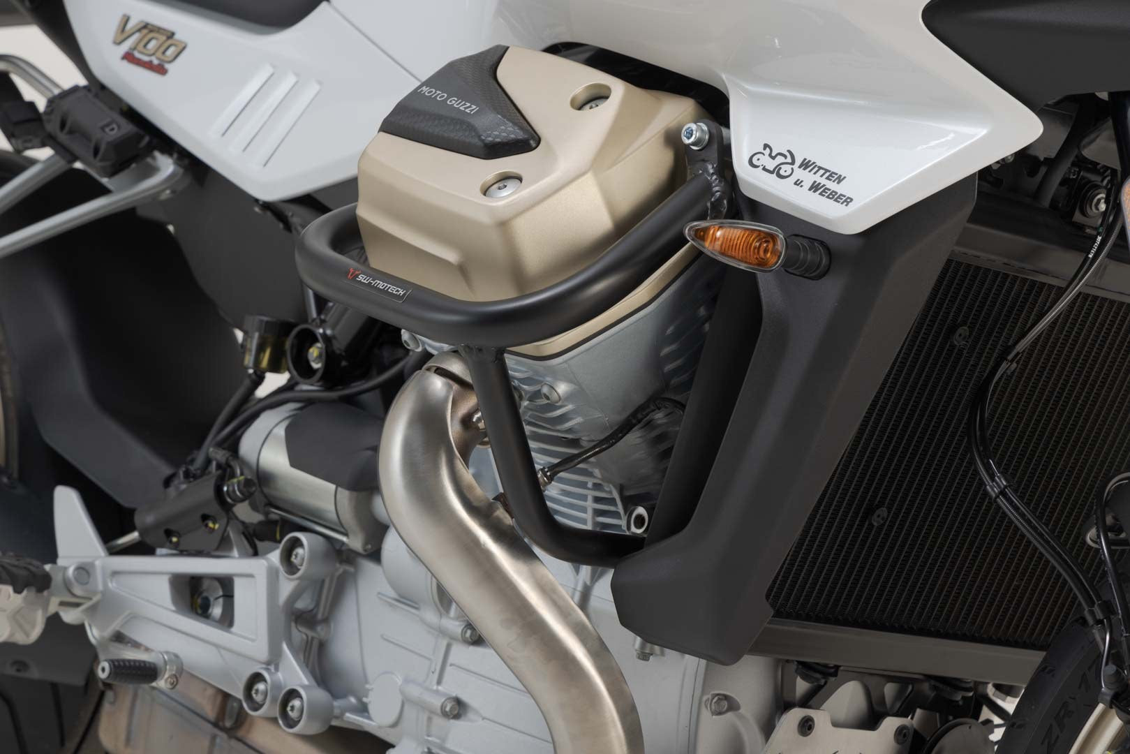 [SBL.17.038.10001/B] Barra di protezione motore Nero. Moto Guzzi V100 Mandello/S, Stelvio.