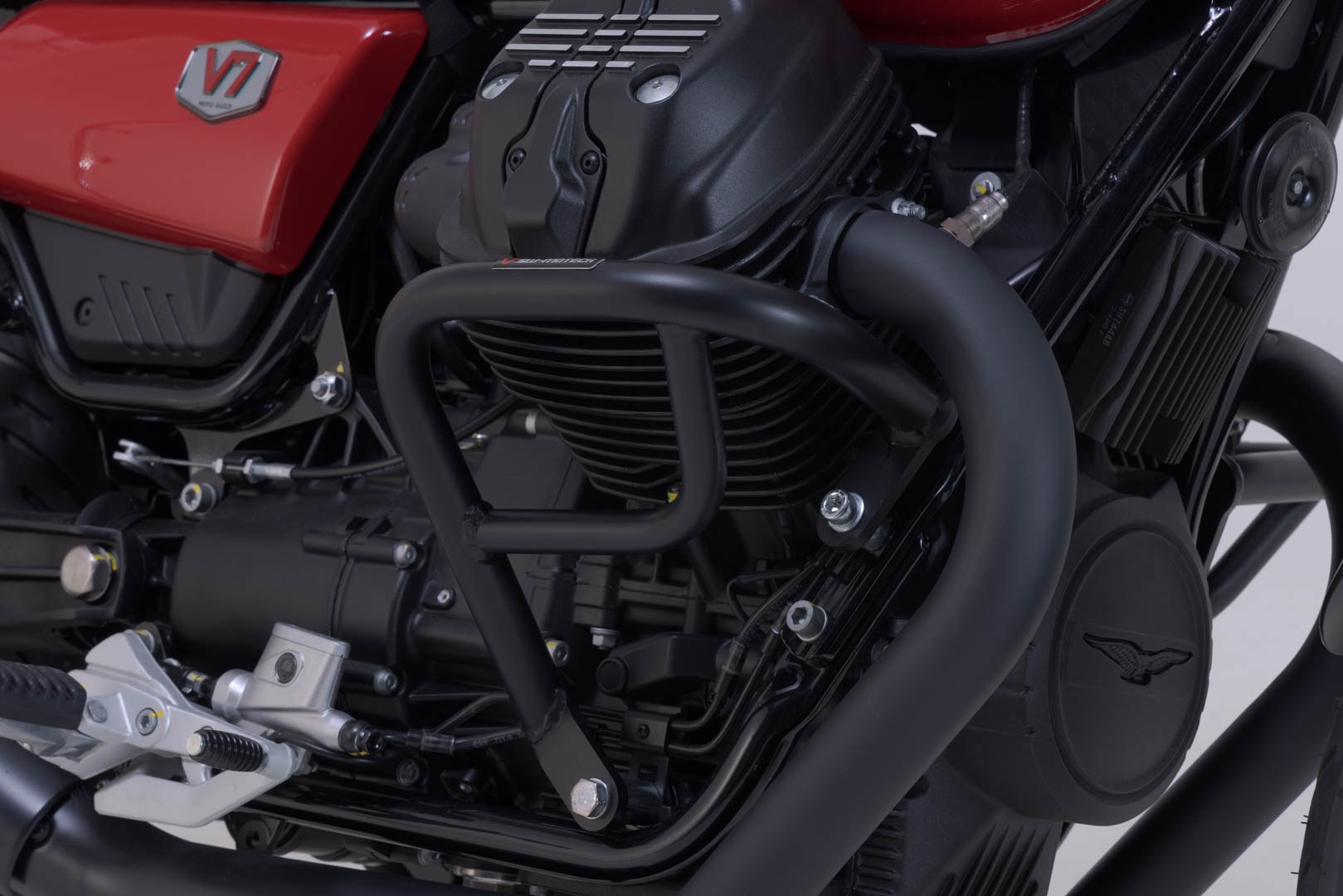 [SBL.17.847.10000/B] Barra di protezione motore Nero. Modelli Moto Guzzi V7/V9.