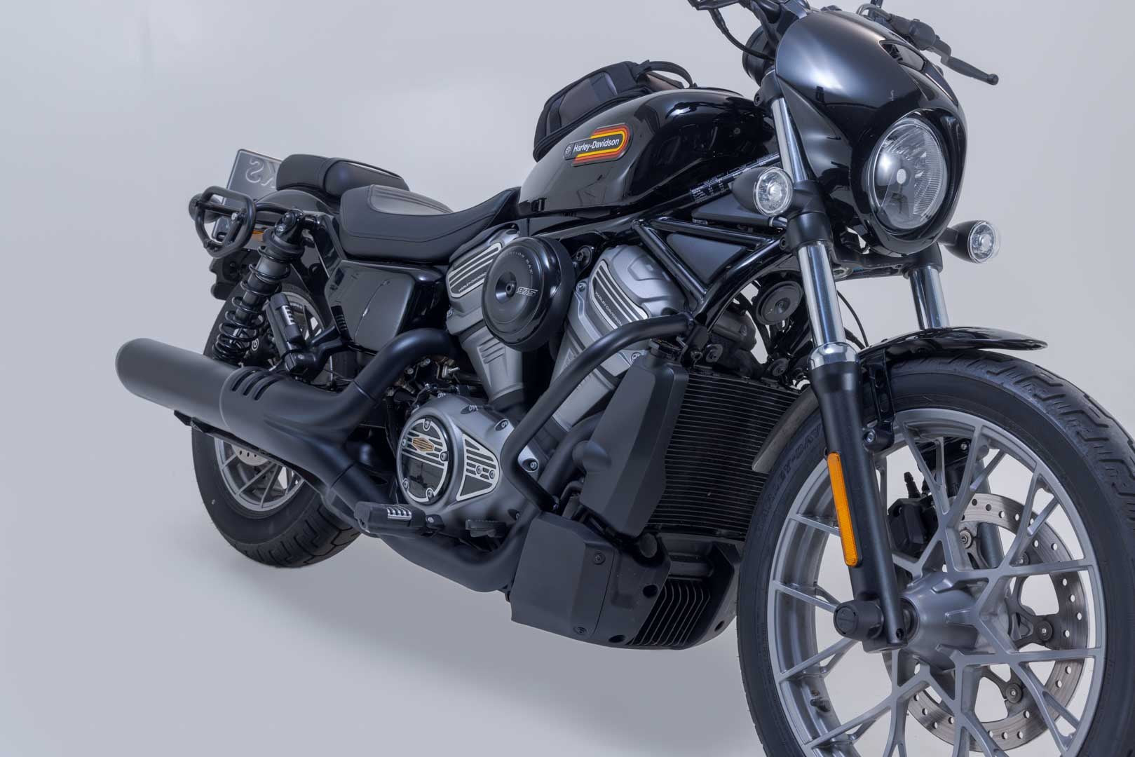[SBL.18.096.10000/B] Barra di protezione Nero. Harley-Davidson Nightster / Special.